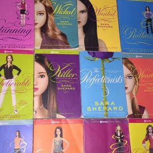 COMPLETE BOOK SET OF Pretty Little Liars